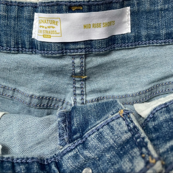 Levi’s Strauss Gold Blue Denim Mid Rise Fit Cuffed Jean Short - Picture 4 of 7